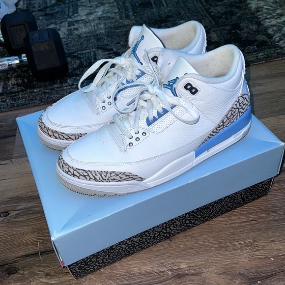 Nike Air Jordan 3 Retro “UNC” perfect condition with no crease on toe. With box - Picture 3 of 8